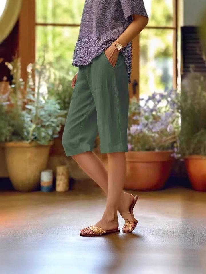 Women’s Capris with Side Pockets and Straight Leg Shape