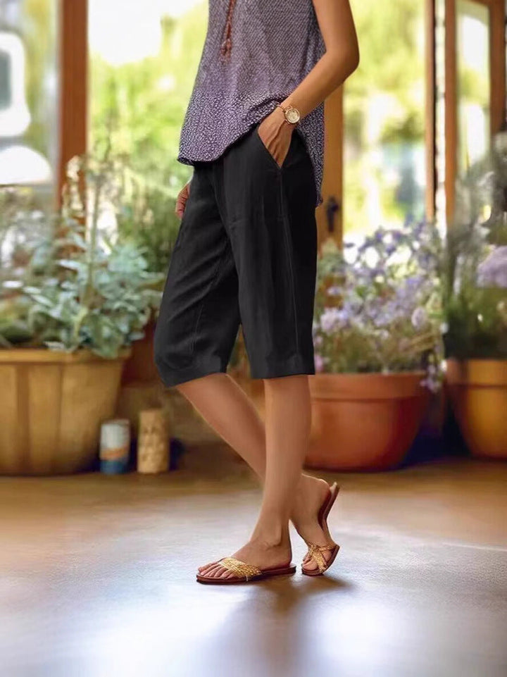 Women’s Capris with Side Pockets and Straight Leg Shape