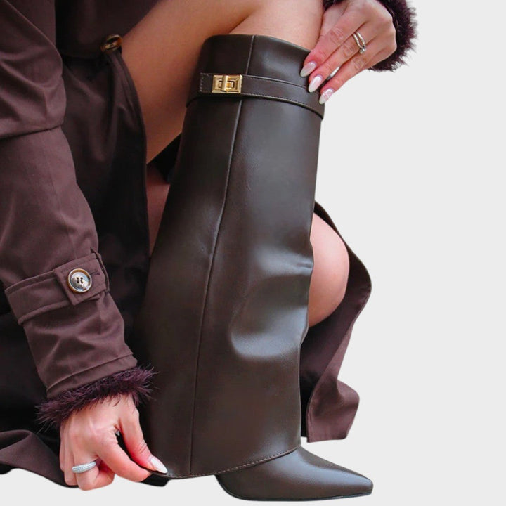 Detail view of fold-over shaft with twist-lock strap