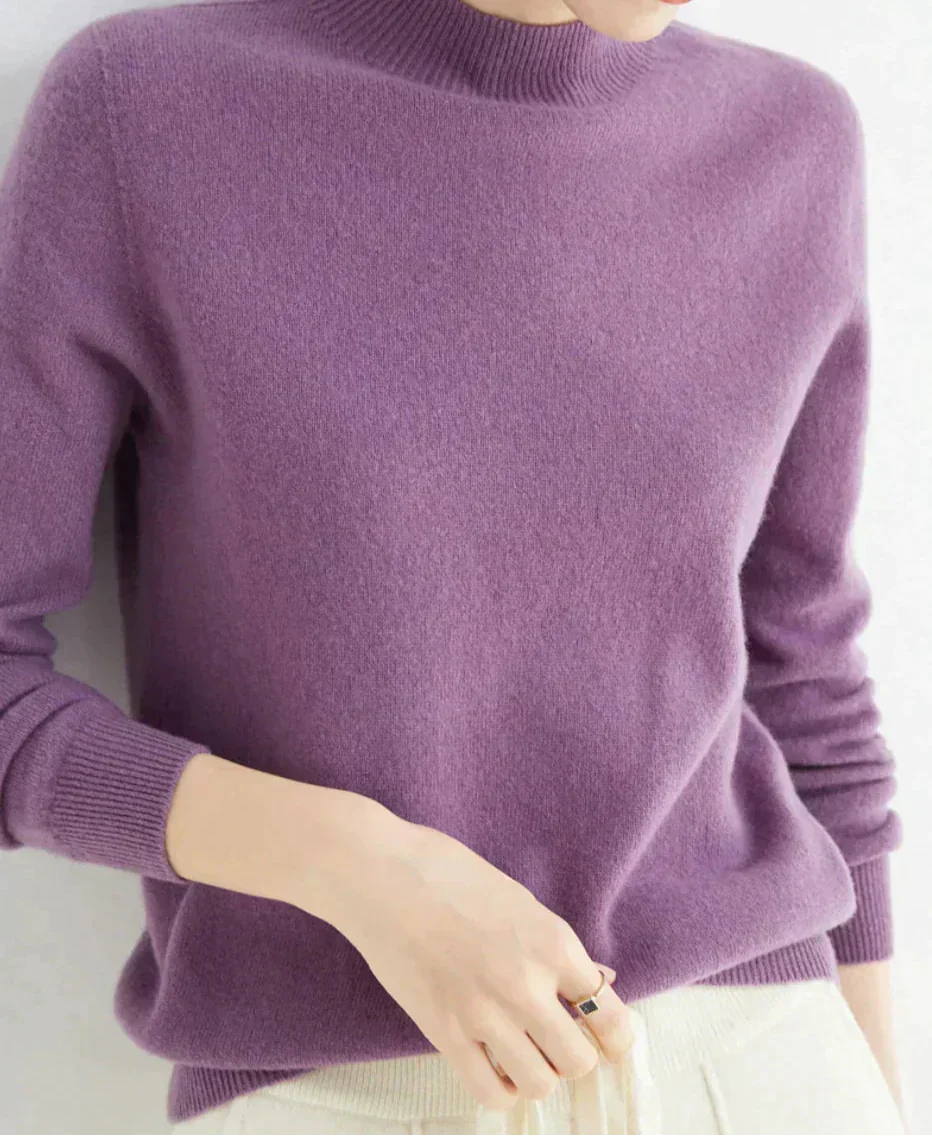 Front view showing mock neckline and ribbed cuffs, dunkellila