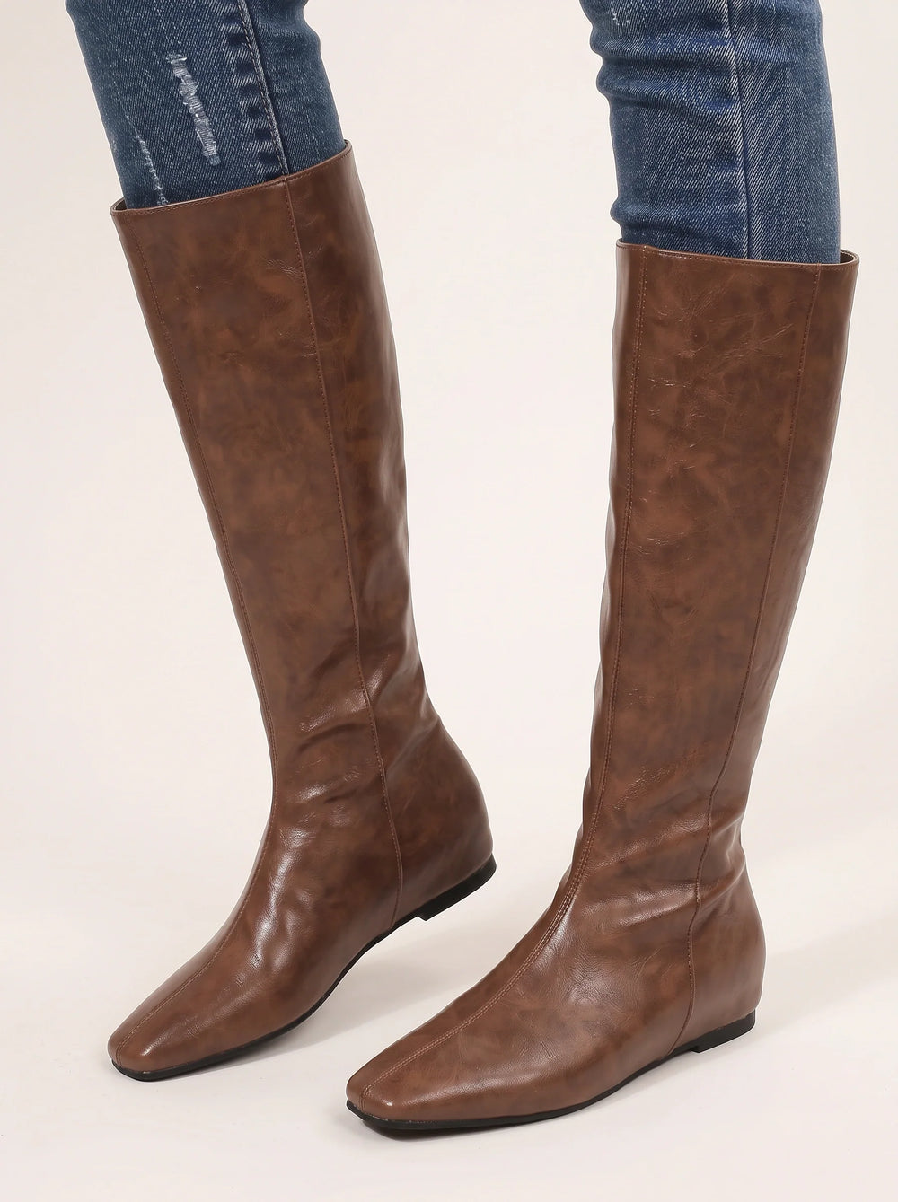 Side view of the upper and square toe