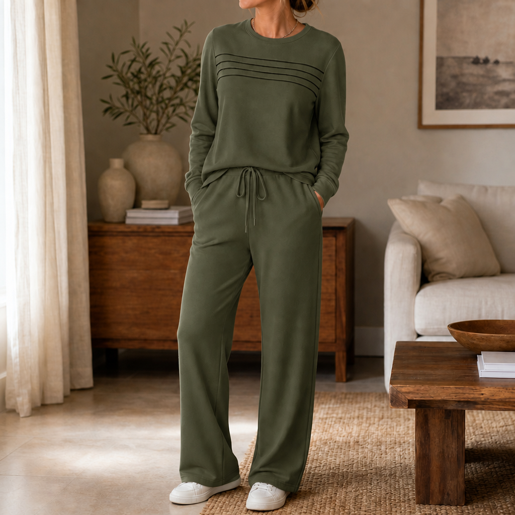 Front view with round neckline, pleated bodice and wide legs, dark green