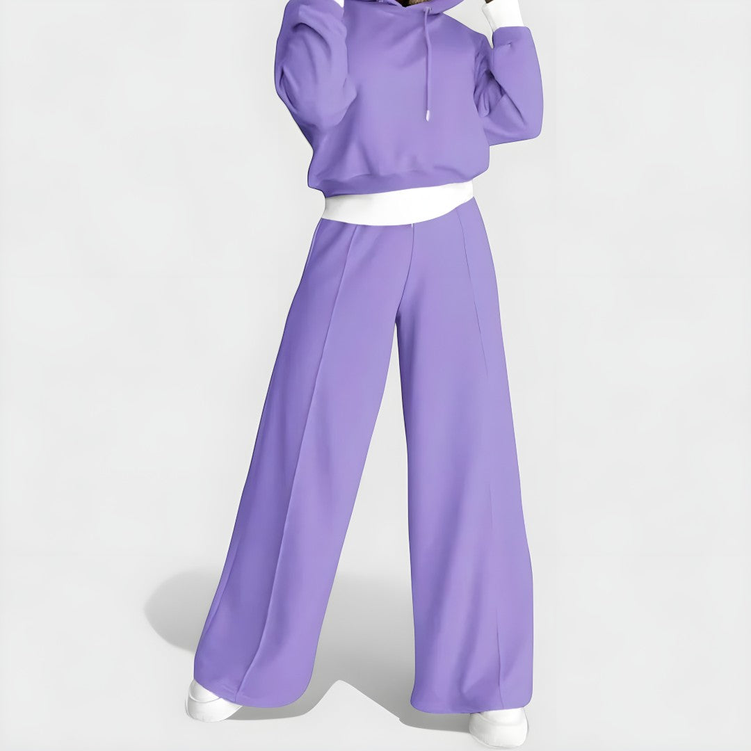 Front view of hooded top and wide legs with stitched front detailing, fioletowy