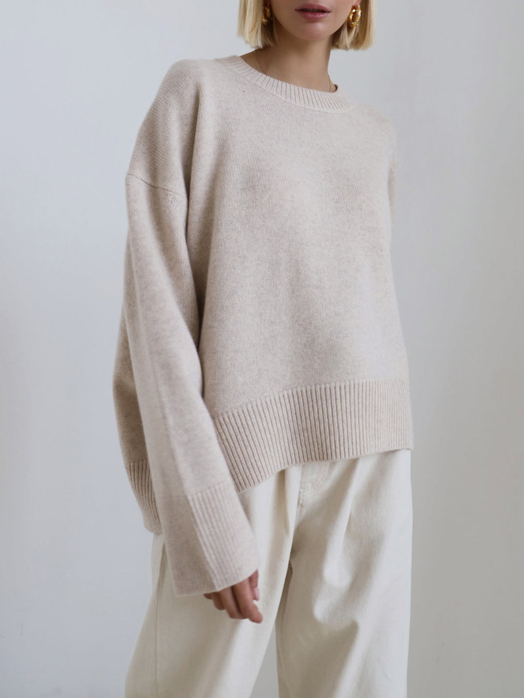 Women’s Oversized Cable Knit Jumper with Round Neckline and Ribbed Trim