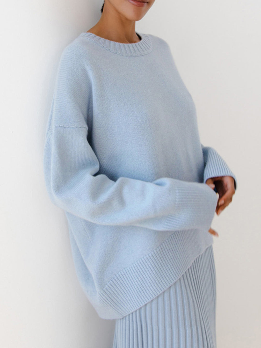 Women’s Oversized Cable Knit Jumper with Round Neckline and Ribbed Trim